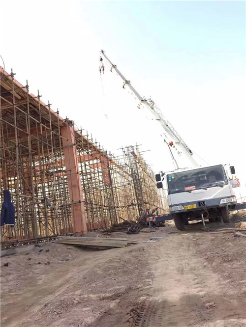 绿园区吊车作业的安全注意事项有哪些？